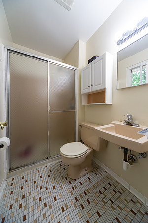 8610ClydesdaleRd_masterbath