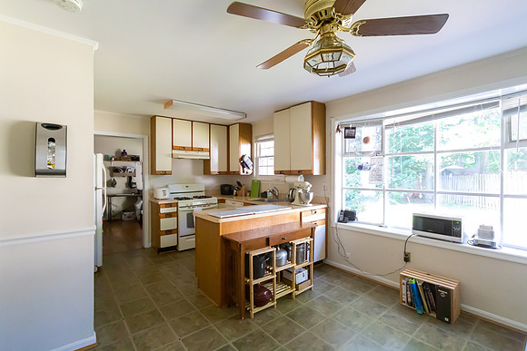 8610ClydesdaleRd_kitchen1